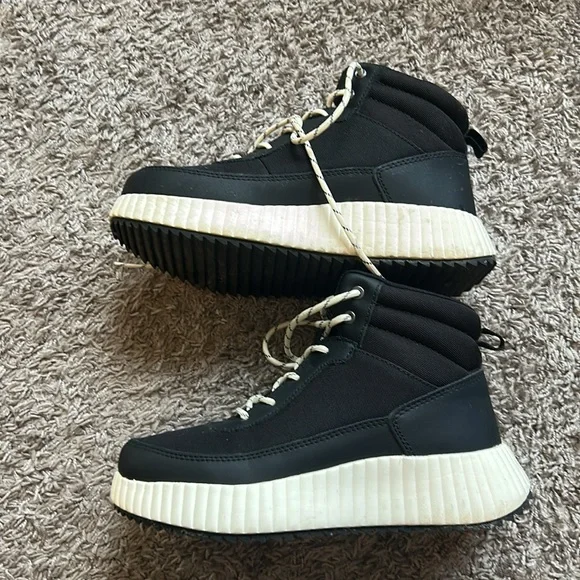 Universal Thread Chunky Snow Boot - Picture 2 of 5